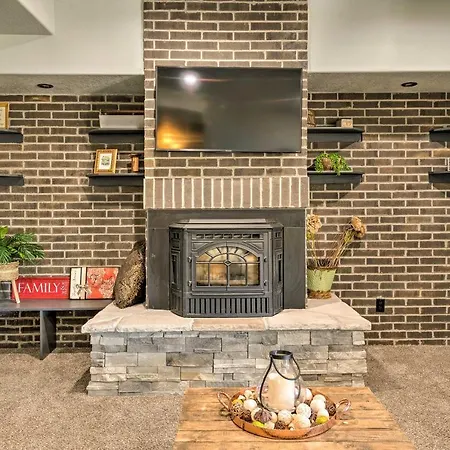 Spacious Tooele Unit With Sprawling Mtn Views!